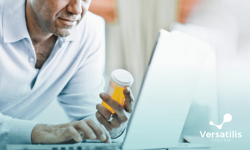 profissional fazendo a prescrição eletrônica